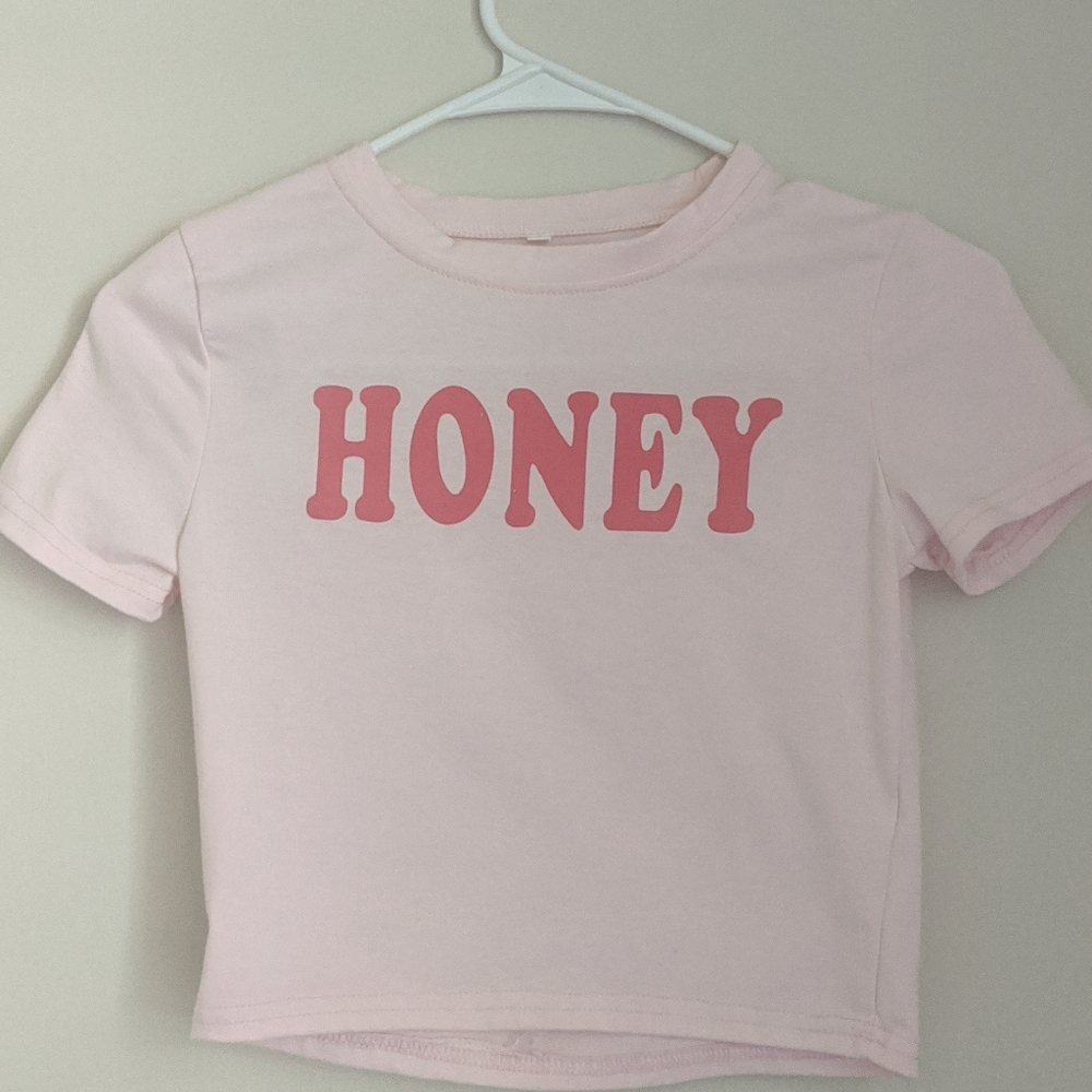 Pink "HONEY" short-sleeve crop top